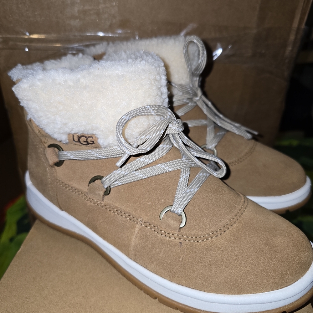 Authentic  Ugg lakeslider Heritage Lace Chestnut size 6.5